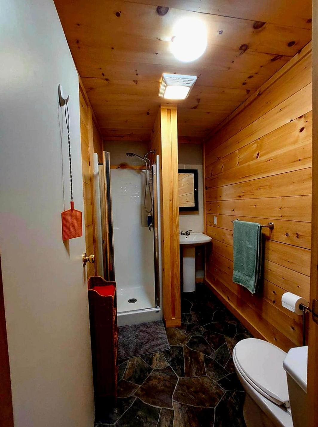 Earthquest Lodge Port Burwell Exterior foto